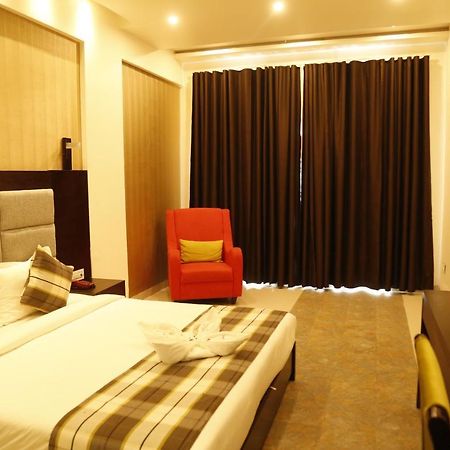 Silver Estate Resort Tikamgarh エクステリア 写真