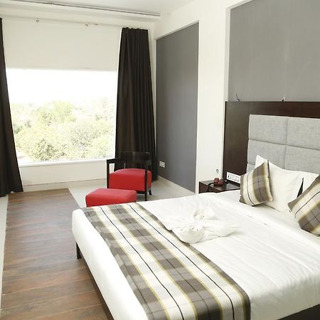 Silver Estate Resort Tikamgarh エクステリア 写真