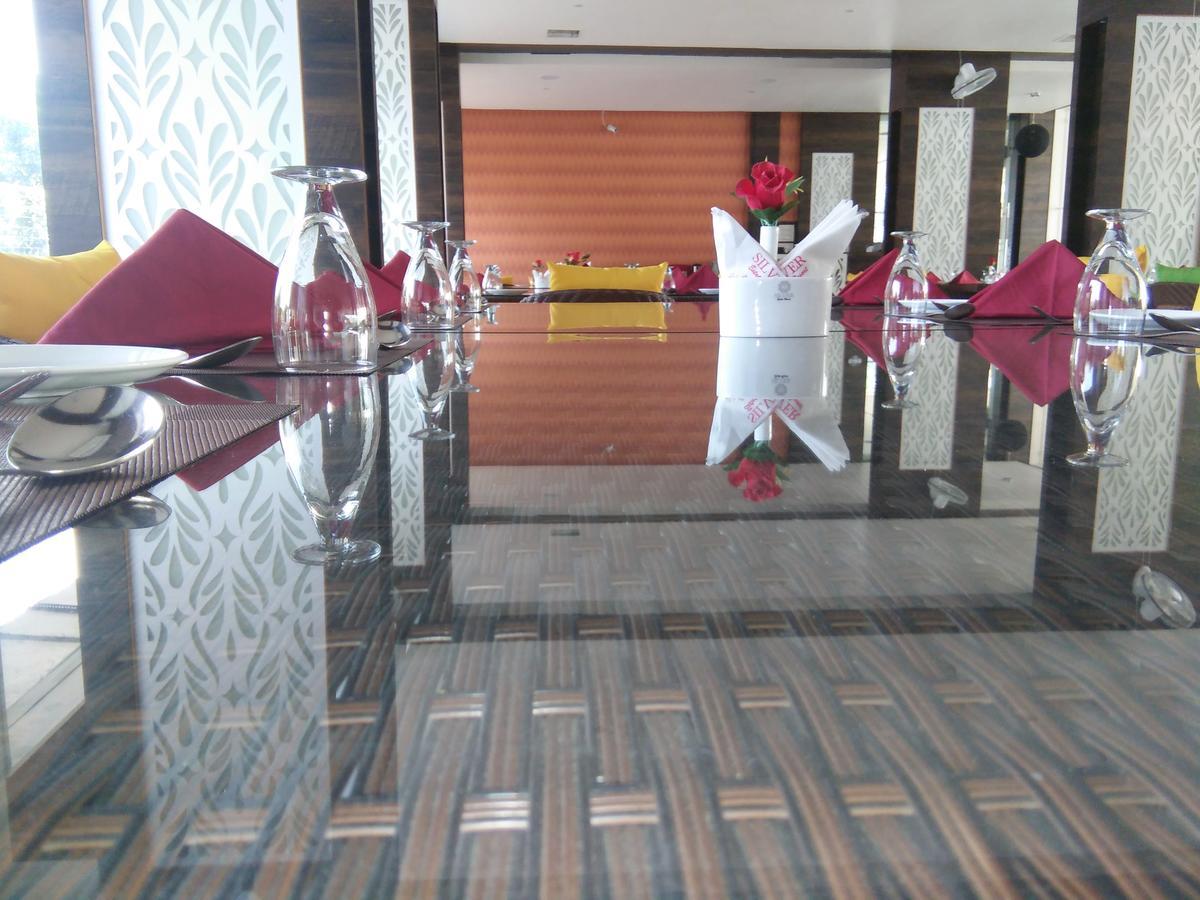 Silver Estate Resort Tikamgarh エクステリア 写真