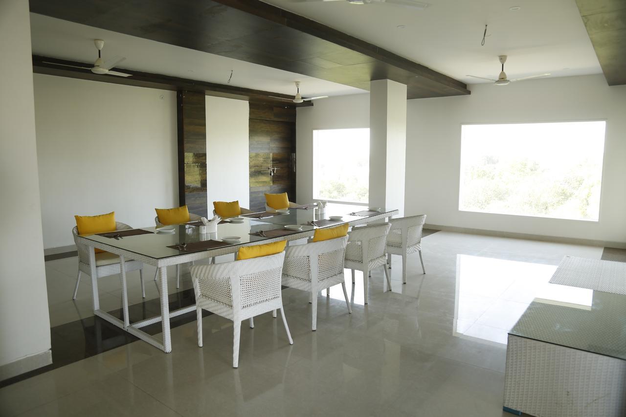 Silver Estate Resort Tikamgarh エクステリア 写真